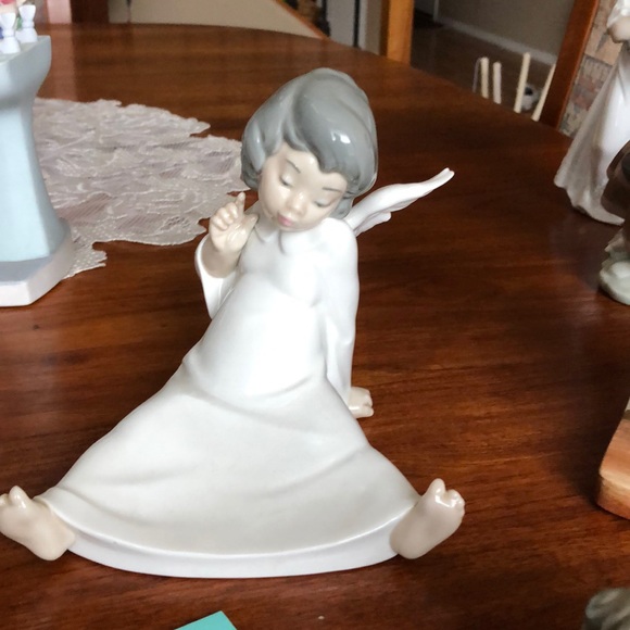 Two angel figurines made of porcelain in Spain. - Picture 6 of 6